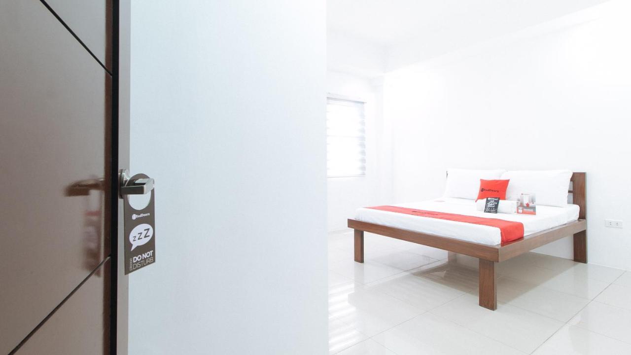 Reddoorz Plus At Dbuilders Poblacion Bgc Taguig Exterior foto