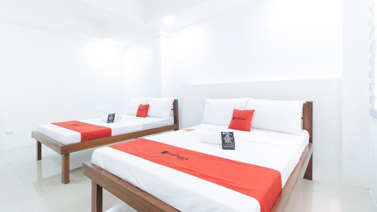 Reddoorz Plus At Dbuilders Poblacion Bgc Taguig Exterior foto