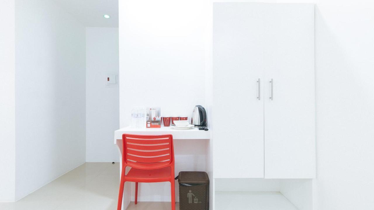 Reddoorz Plus At Dbuilders Poblacion Bgc Taguig Exterior foto