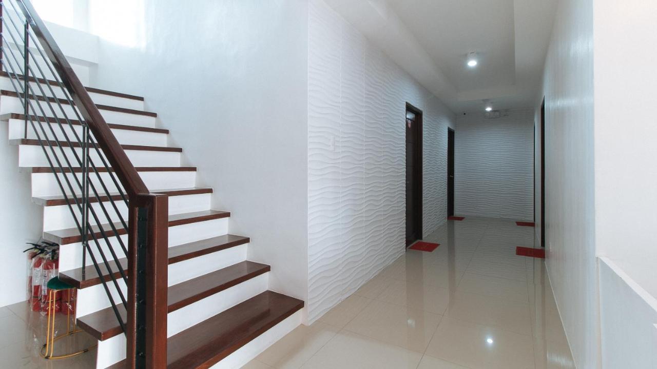 Reddoorz Plus At Dbuilders Poblacion Bgc Taguig Exterior foto